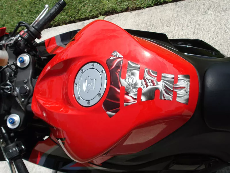 красный Honda CBR 600 2011